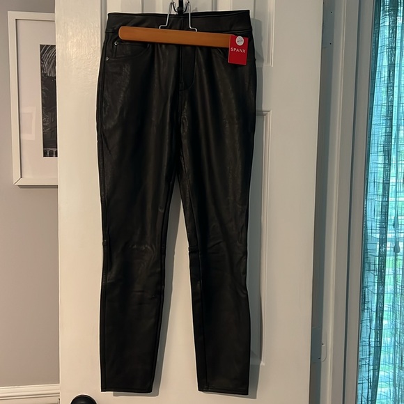 NWT Spanx Leather-Like Ankle Skinny Pant (slight imperfection on back seam) - Picture 5 of 9